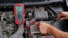 Unit UT105 Avuçiçi Çok Fonksiyonlu Otomotiv Ölçü Aleti